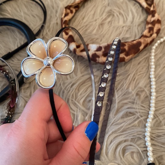 Multiple women’s headbands - Picture 4 of 5